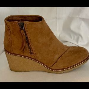 TOMS Avery Women’s Wedge Avery Boot SZ 8.5